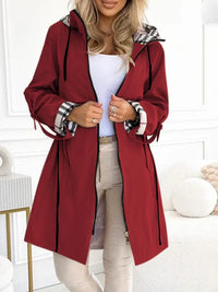 Manteau long à capuchon et doublure carreautée