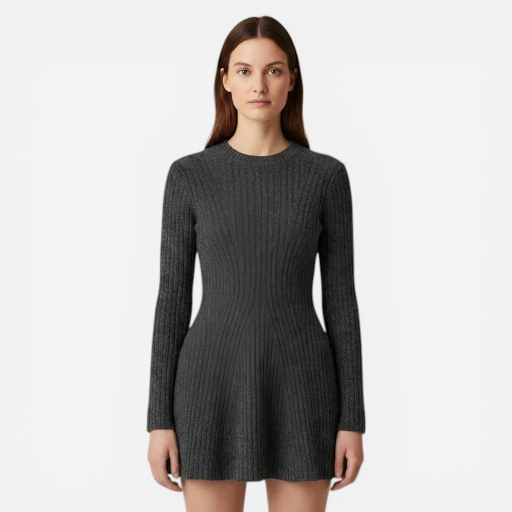 Robe en tricot côtelé à col roulé