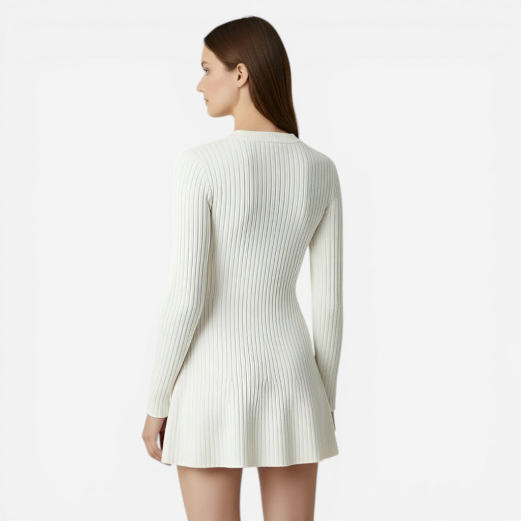 Robe en tricot côtelé à col roulé
