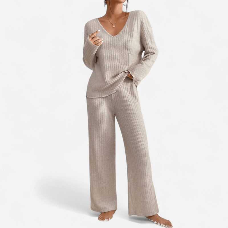 Ensemble tricot : chandail col en V et pantalon