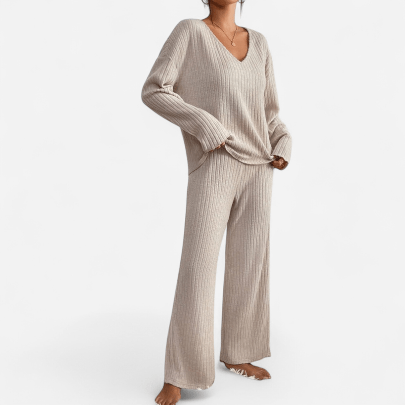 Ensemble tricot : chandail col en V et pantalon