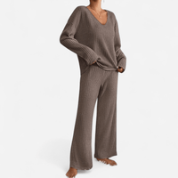 Ensemble tricot : chandail col en V et pantalon