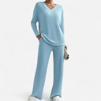 Ensemble tricot : chandail col en V et pantalon