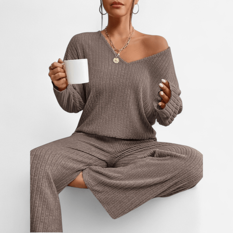 Ensemble tricot : chandail col en V et pantalon