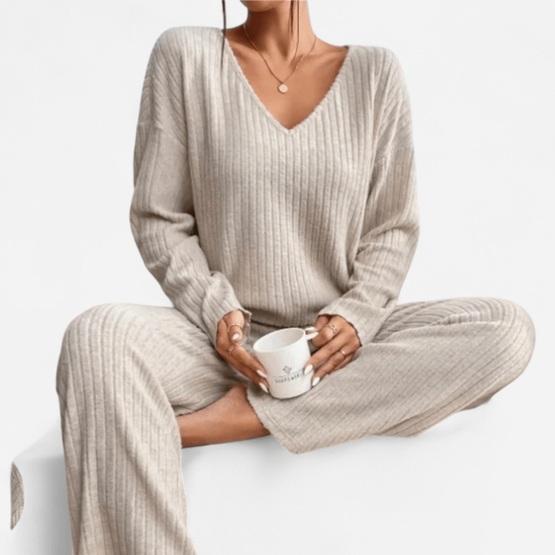 Ensemble tricot : chandail col en V et pantalon