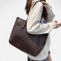 Sac fourre-tout en cuir porté épaule