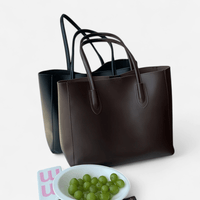 Sac fourre-tout en cuir porté épaule