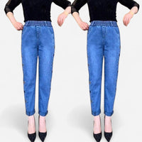 Jeans brodé cœur à jambe droite