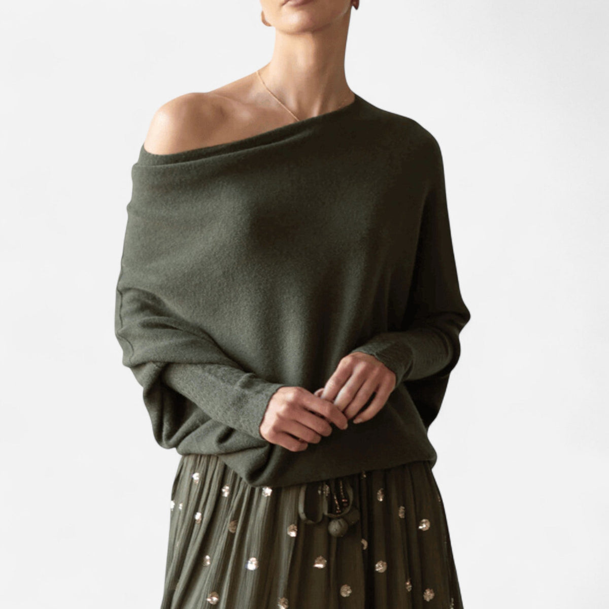Chandail asymétrique épaule dénudée