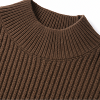 Tunique longue en tricot côtelé à boutons dorés