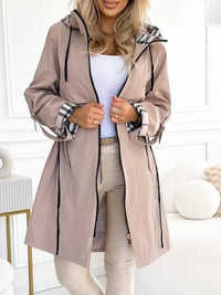 Manteau long à capuchon et doublure carreautée