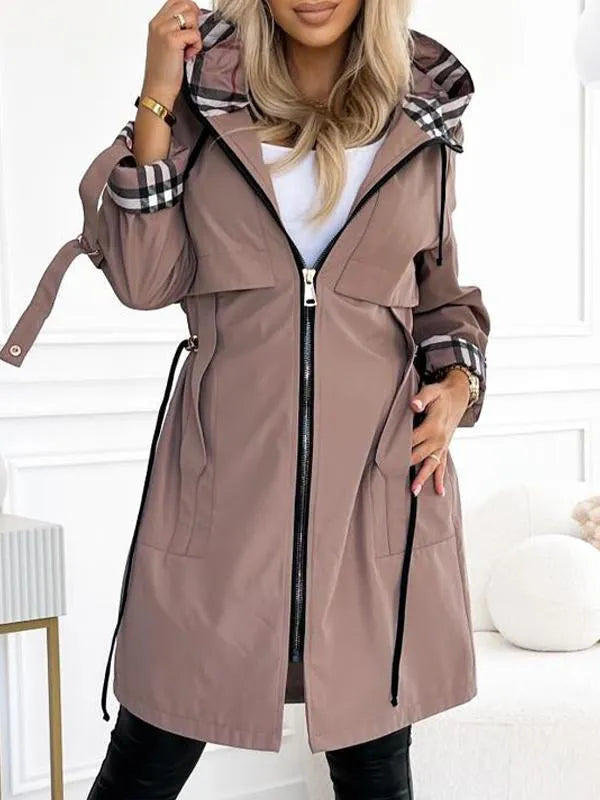 Manteau long à capuchon et doublure carreautée
